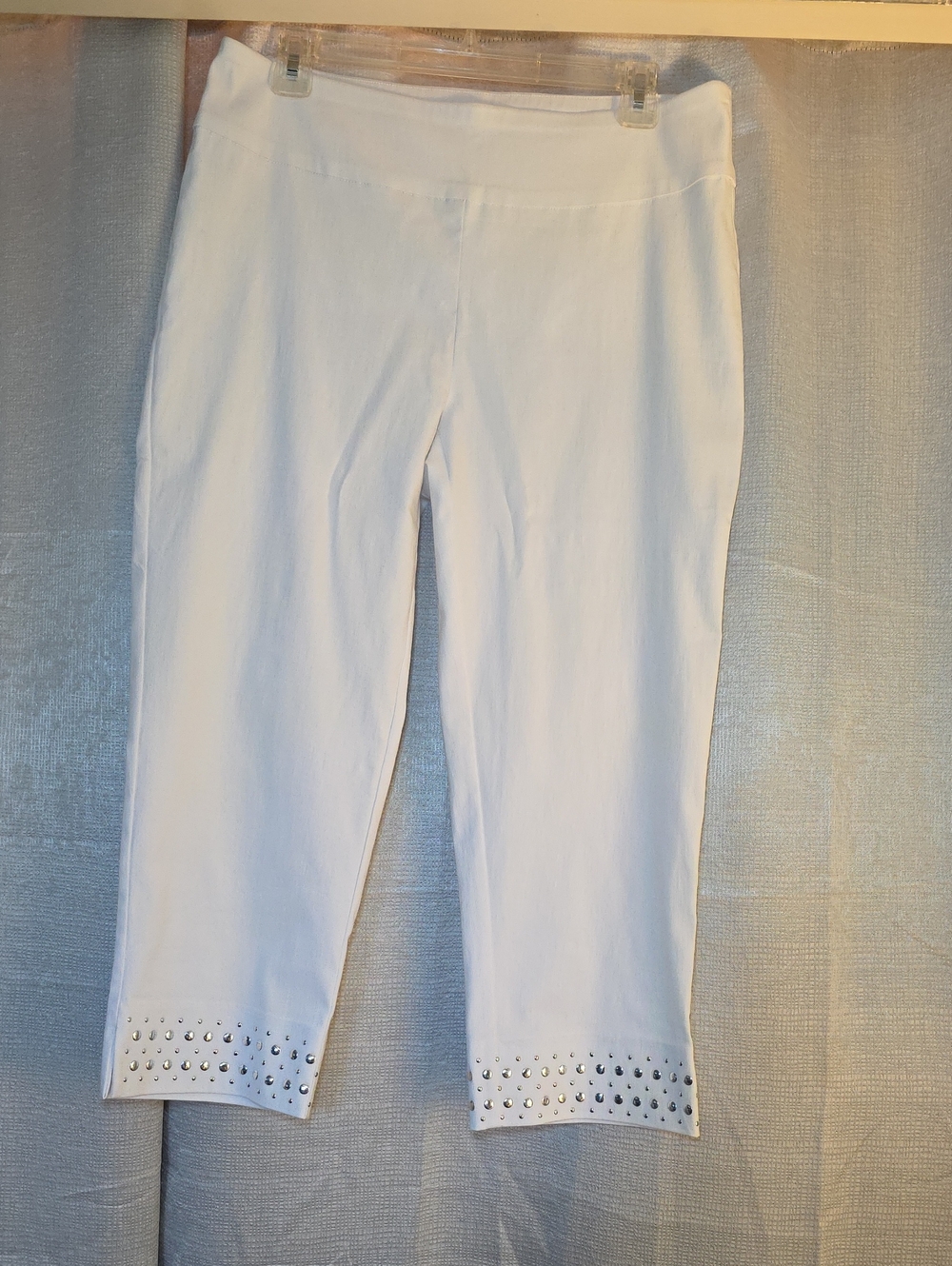 Hope & Harlow White Crop Pants with Studded Hem